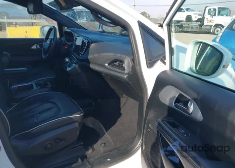 2020 Chrysler Pacifica Hybrid Limited z USA, uszkodzony, nr VIN 2C4RC1N75LR257739